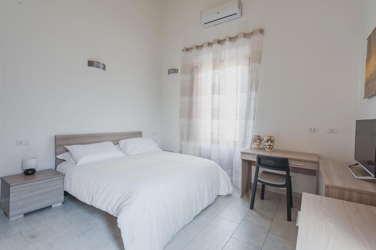 Modern Duplex With Balcony By Wonderful Italy Apartment คาตาเนีย ภายนอก รูปภาพ